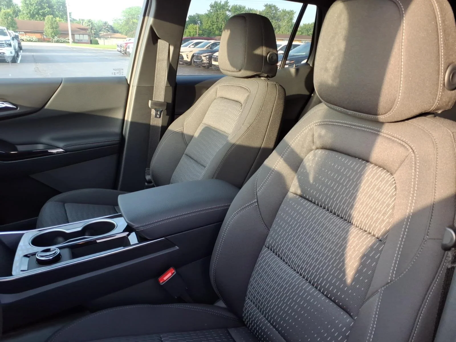 2027 Chevrolet Equinox LT - Photo 7