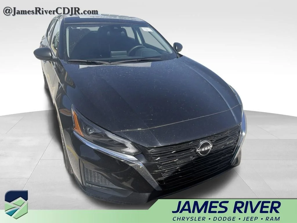 Used 2025 Black Nissan 2.5 SV image 3