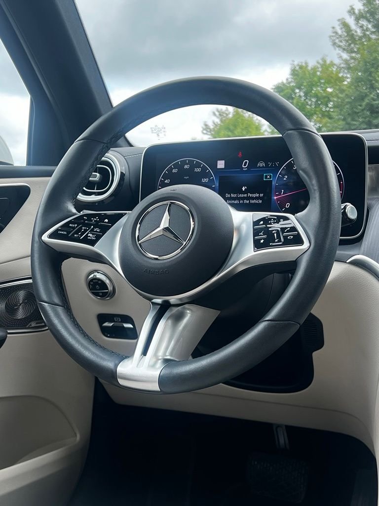 Used 2023 White Mercedes-Benz GLC 300 image 14