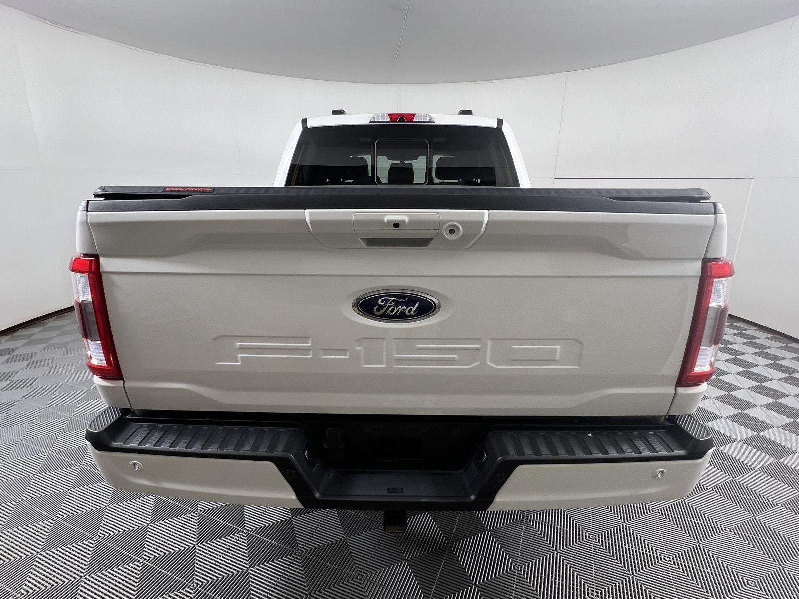 Used 2022 Star White Metallic Tri-Coat Ford LARIAT image 10