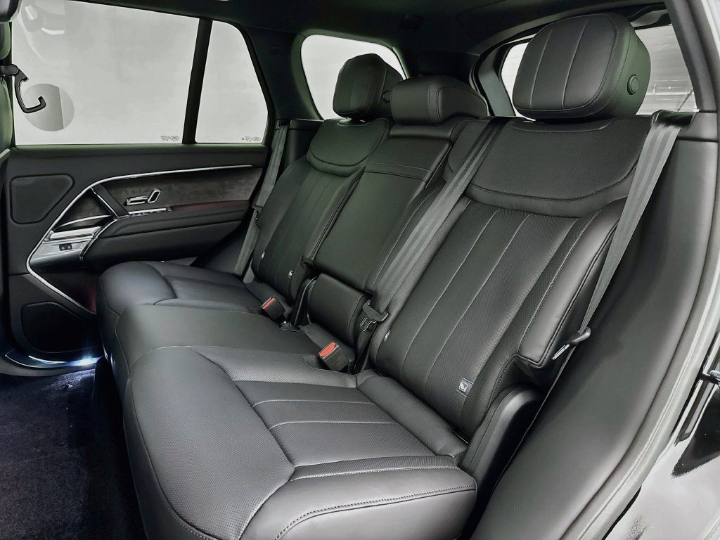 New 2027 Santorini Black Land Rover SE image 25