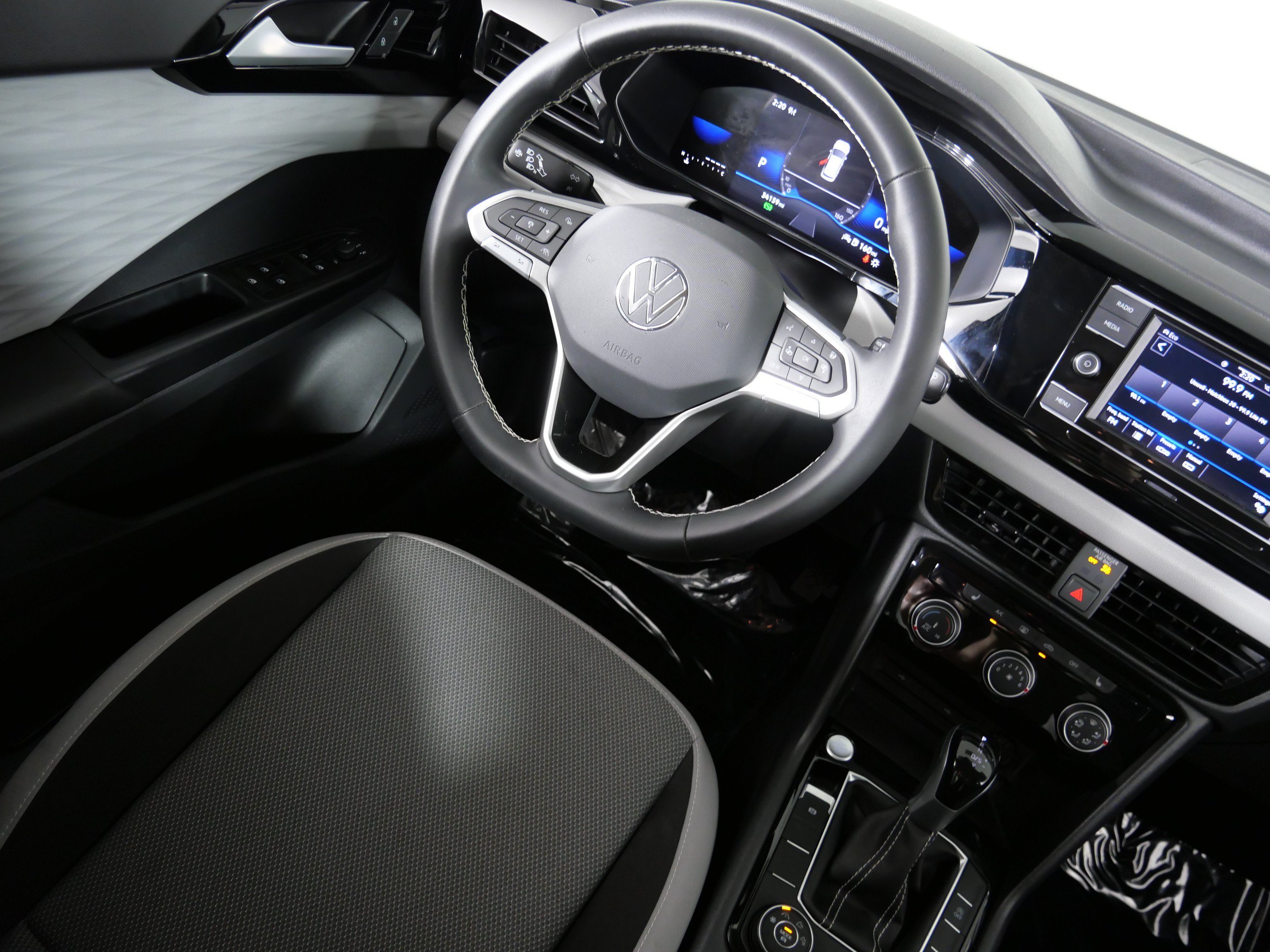 Used 2023 Silver Volkswagen S image 9