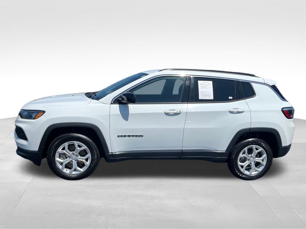 Used 2024 White Jeep Latitude image 2