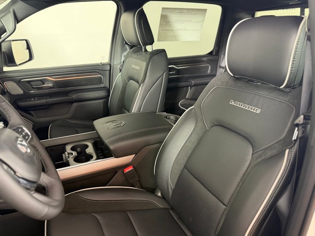 New 2026 Ivory White Tri-Coat Pearl-Coat Exterior Paint RAM Laramie image 9