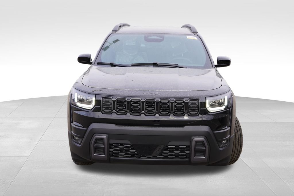 New 2026 Diamond Black Crystal Pearl-Coat Exterior Paint Jeep Laredo image 8