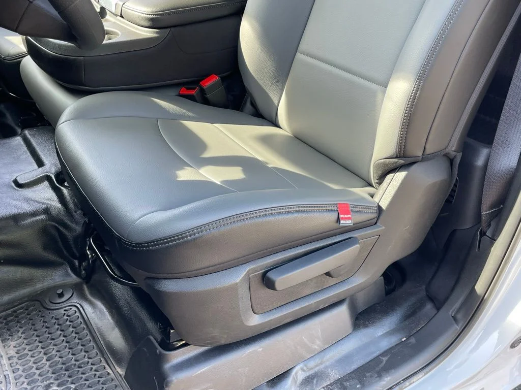 2025 RAM 3500 Chassis Tradesman - Photo 17