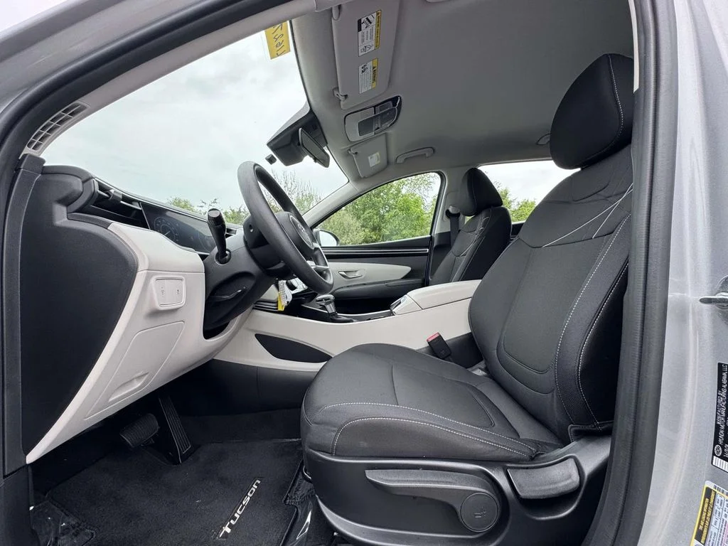 Used 2024 Silver Hyundai SE image 13