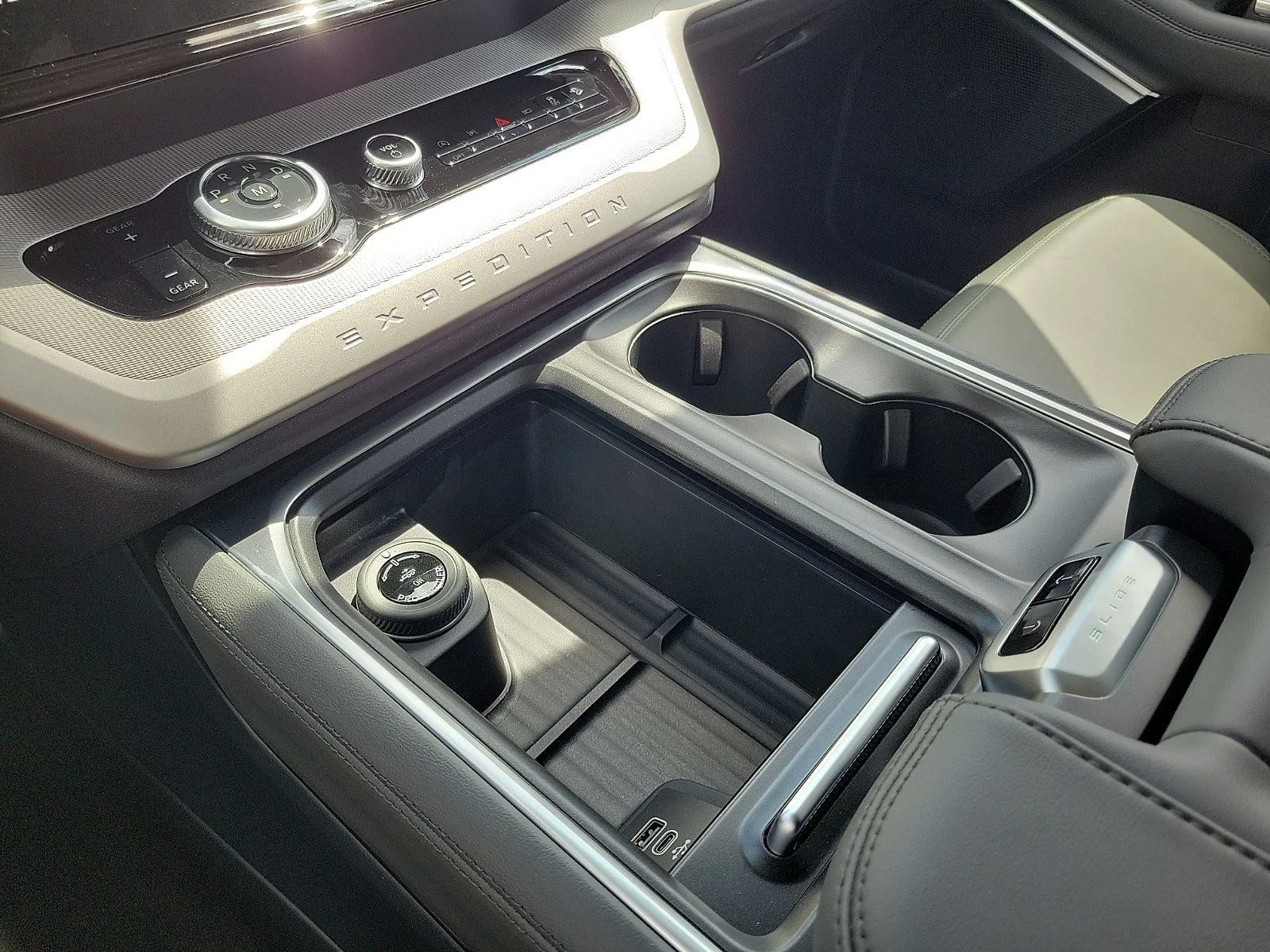 New 2026 Star White Metallic Tri-Coat Ford Active image 18