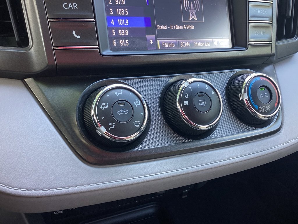 Used 2015 Gray Toyota LE image 14