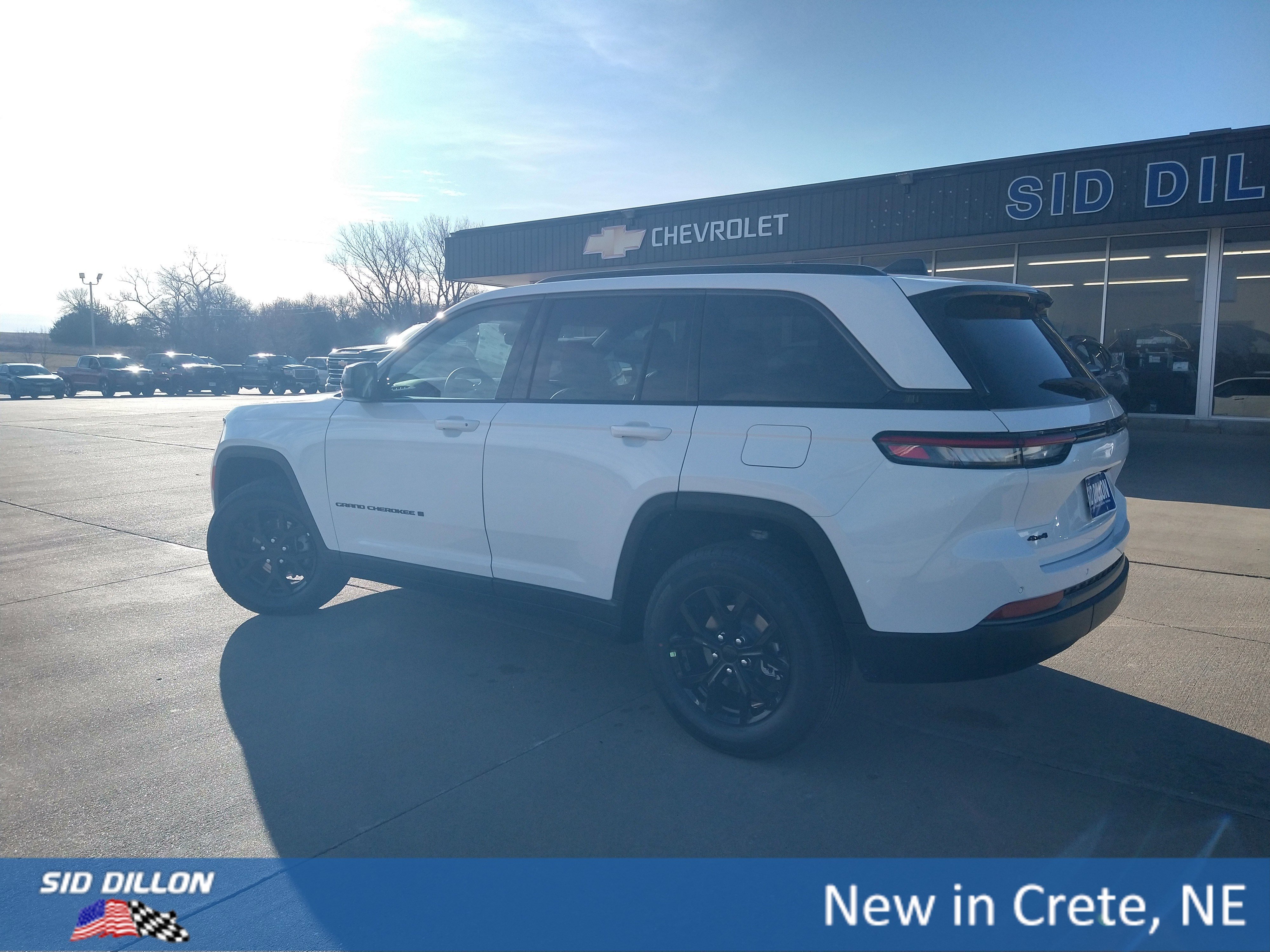 New 2026 Bright White Clearcoat Jeep Laredo Altitude image 19