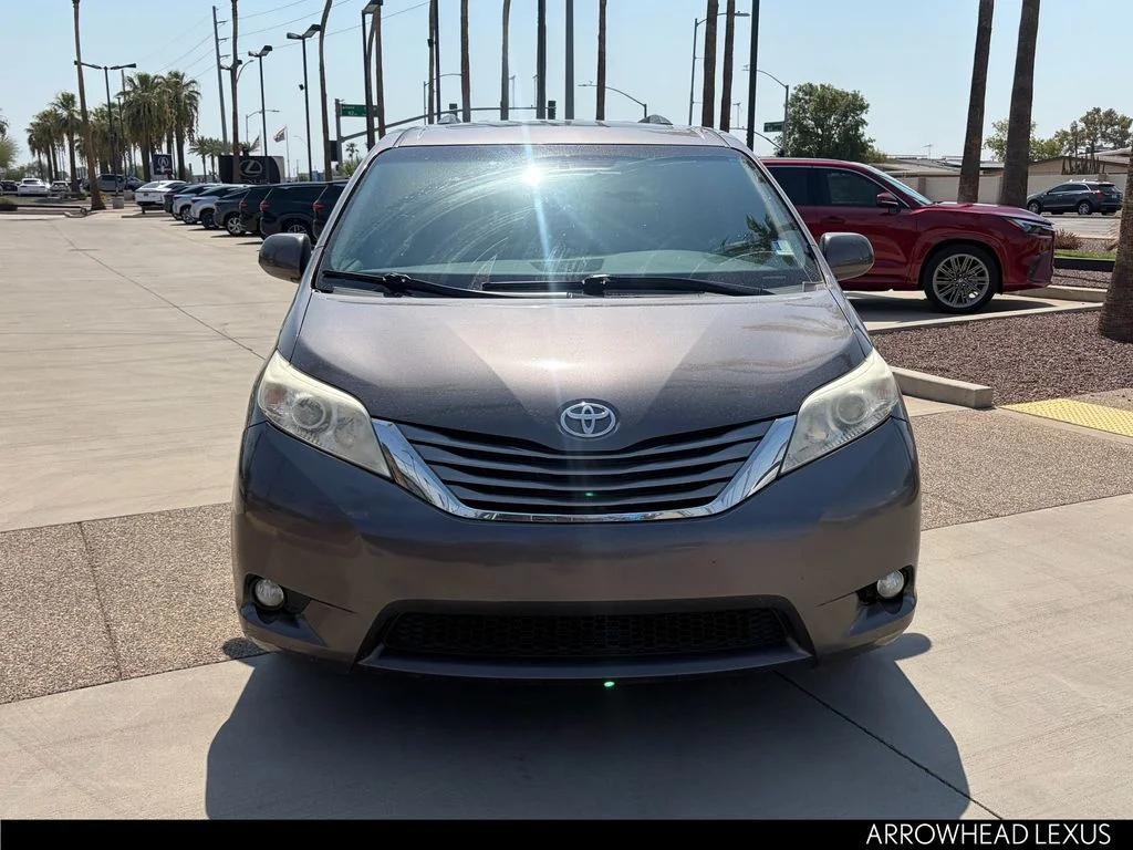 Used 2015 Gray Toyota XLE image 9