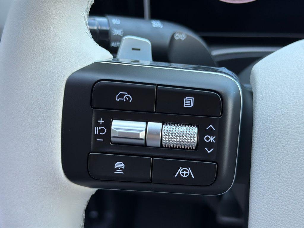 New 2027 Gray Hyundai SE FWD image 25