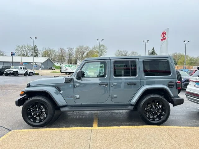 Used 2025 Gray Jeep Sahara 4xe image 6