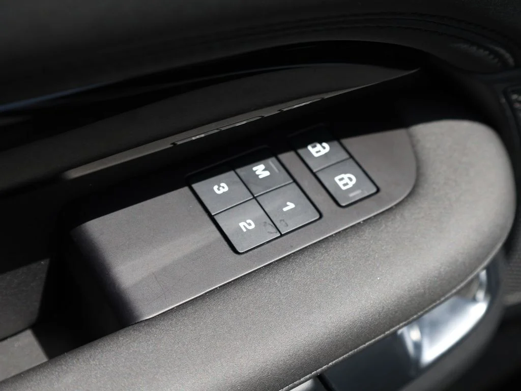 Used 2024 White Land Rover S image 13