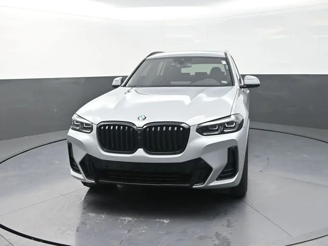 Used 2024 Gray BMW xDrive30i image 2