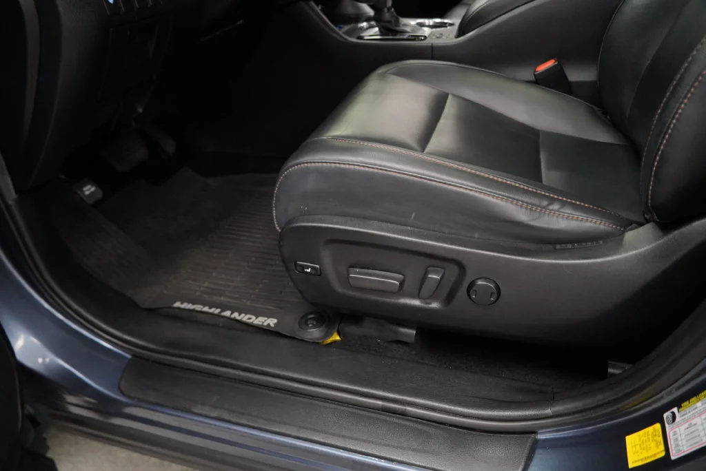 Used 2019 Blue Toyota XLE image 35