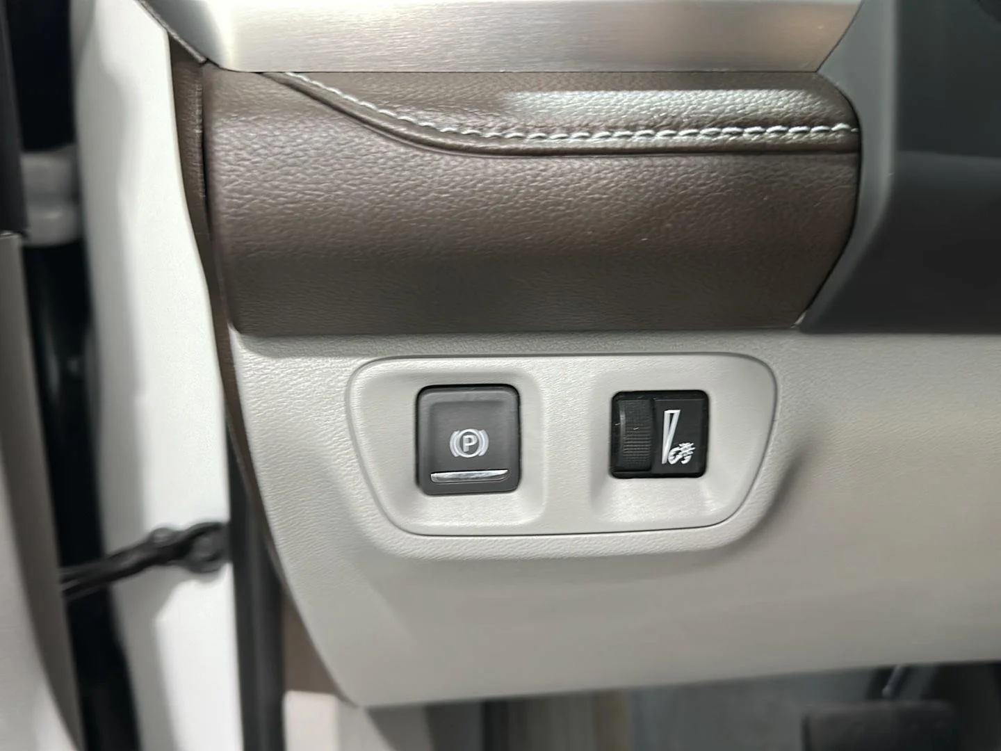Used 2023 Summit White GMC SLE image 16