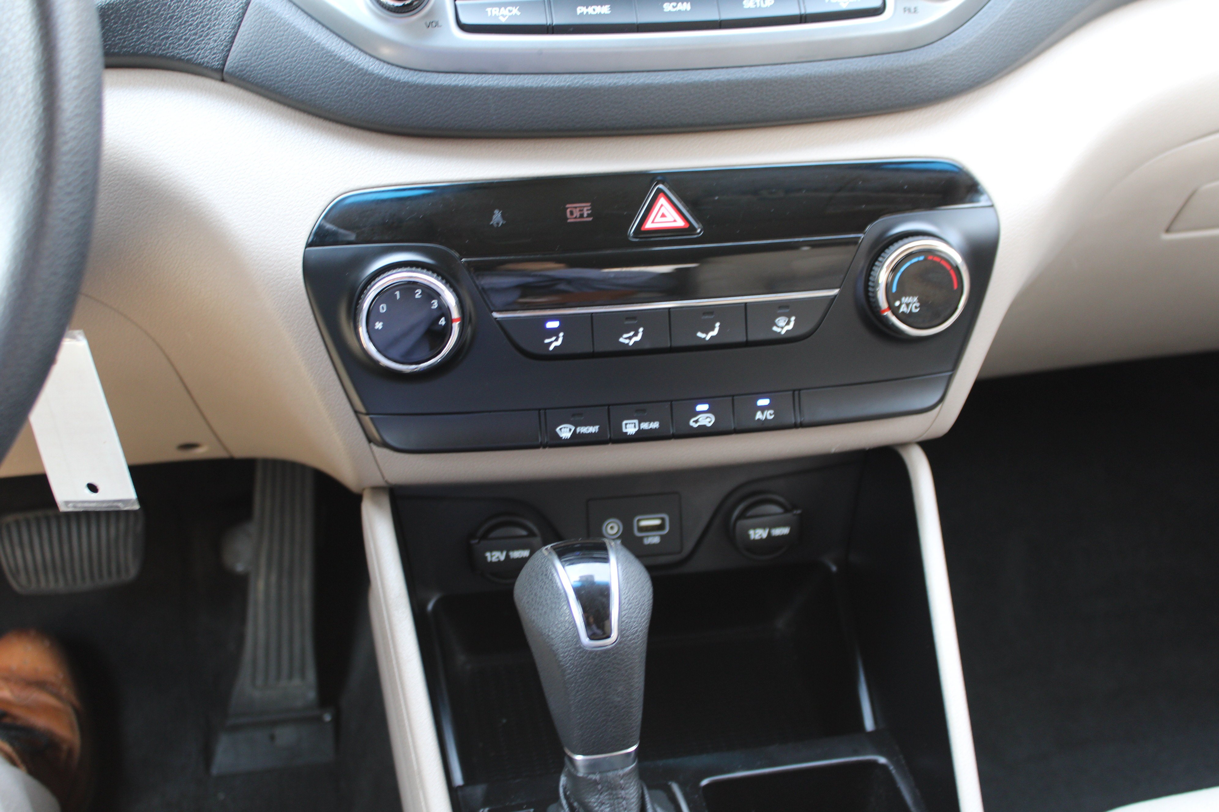 Used 2016 Mojave Sand Hyundai Eco image 9