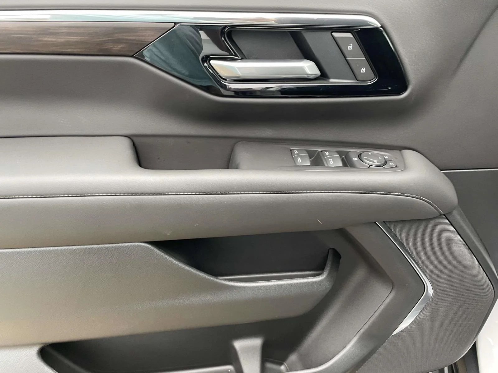 New 2026 Summit White Chevrolet LS image 18