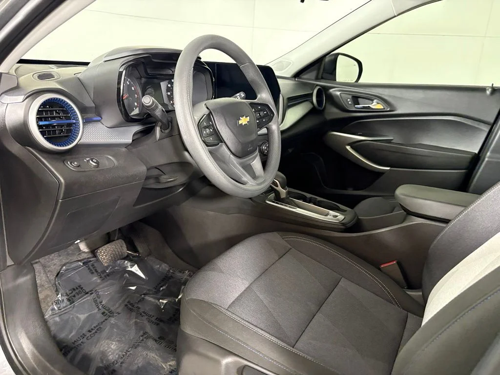 Used 2025 Gray Chevrolet LS image 26
