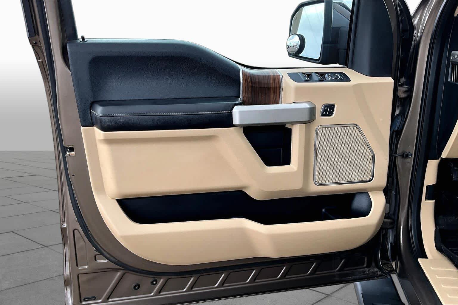 Used 2017 Caribou Metallic Ford Lariat image 21