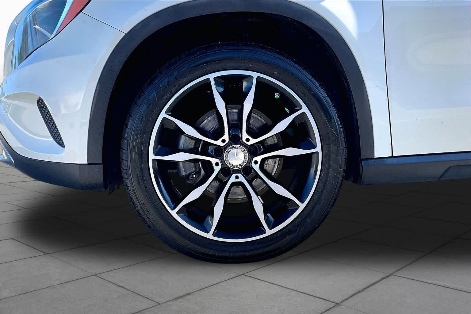 Used 2017 Cirrus White Mercedes-Benz GLA 250 image 11