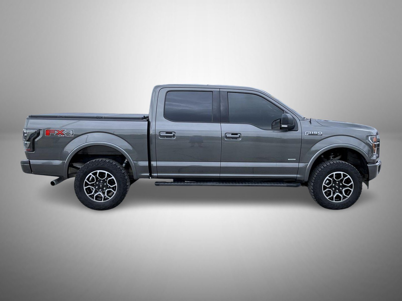 Used 2017 Gray Ford XLT image 4