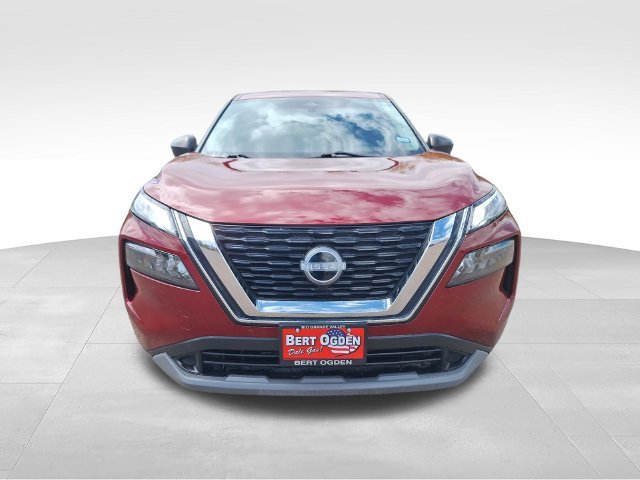 Used 2023 Red Nissan S image 2