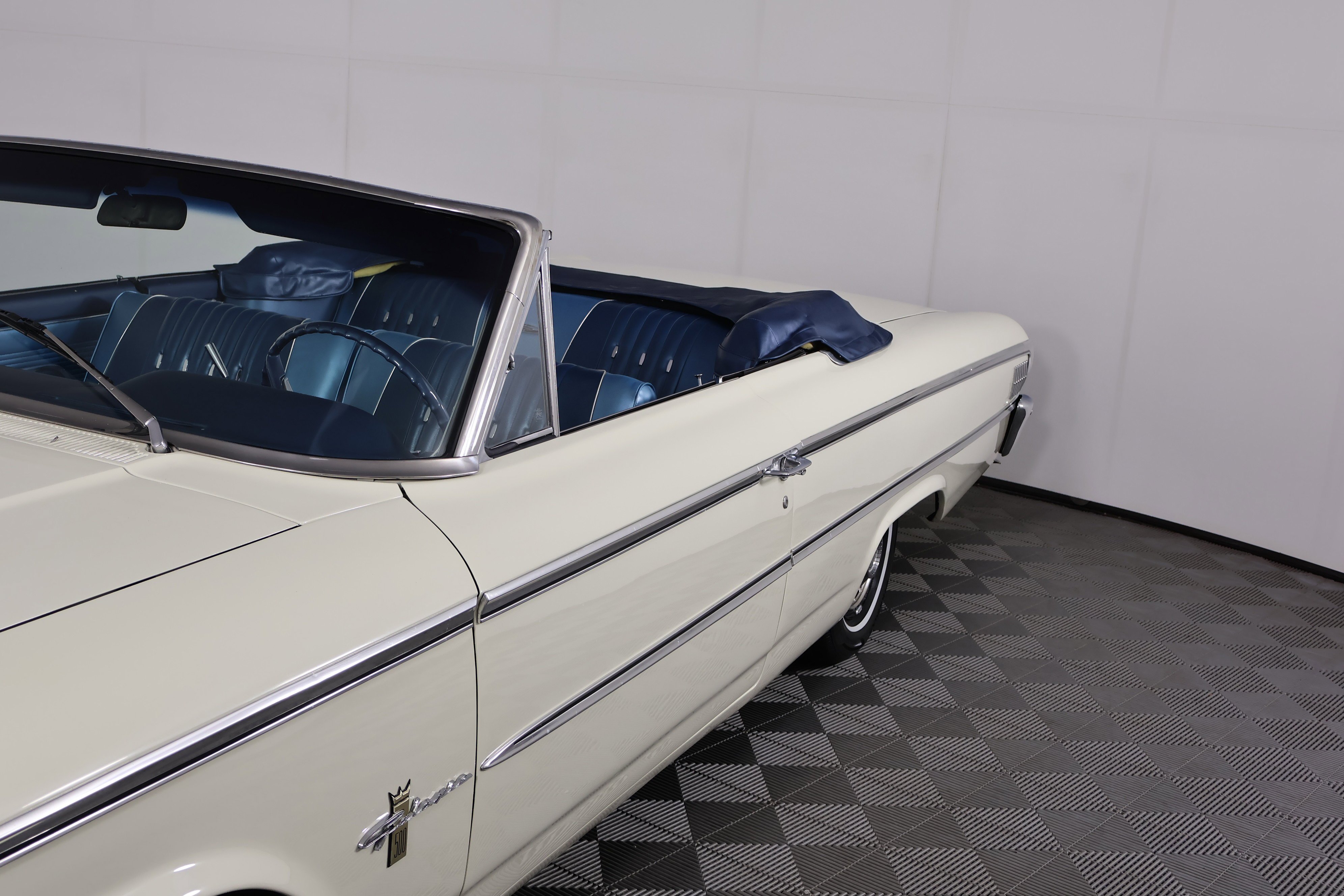 Used 1963 White Ford  image 31