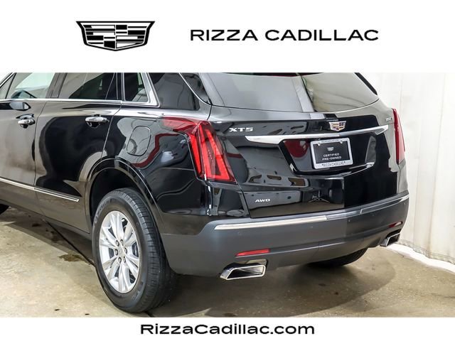 Used 2022 Stellar Black Metallic Cadillac Luxury image 4