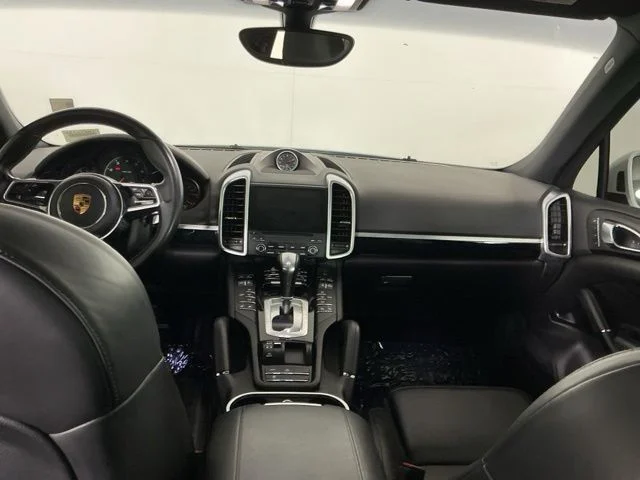 Used 2017  Porsche  image 23