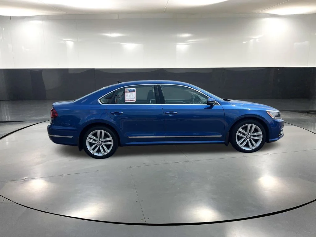Used 2017 Blue Volkswagen SEL Premium image 4