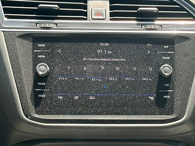 Used 2018 Gray Volkswagen 2.0T SE image 27