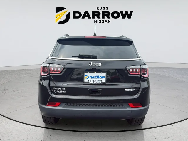 Used 2022 Black Jeep Latitude image 4