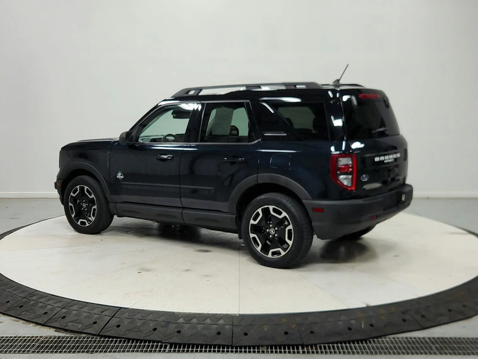 Used 2022 Blue Ford Outer Banks image 6