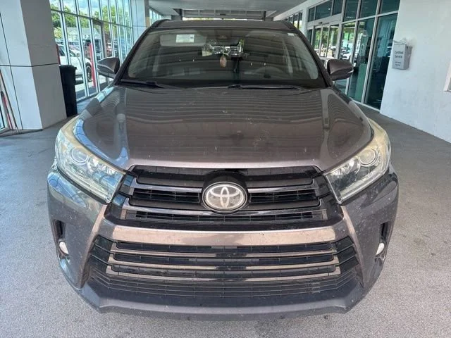 Used 2017 Predawn Gray Mica Toyota XLE image 2