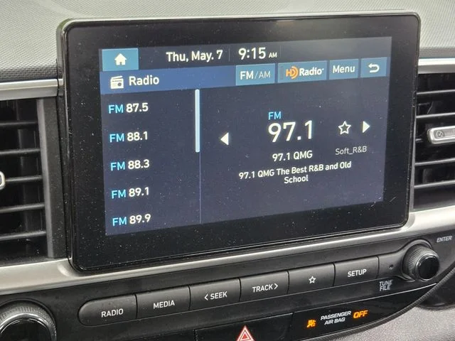 Used 2025 White Hyundai SEL image 28
