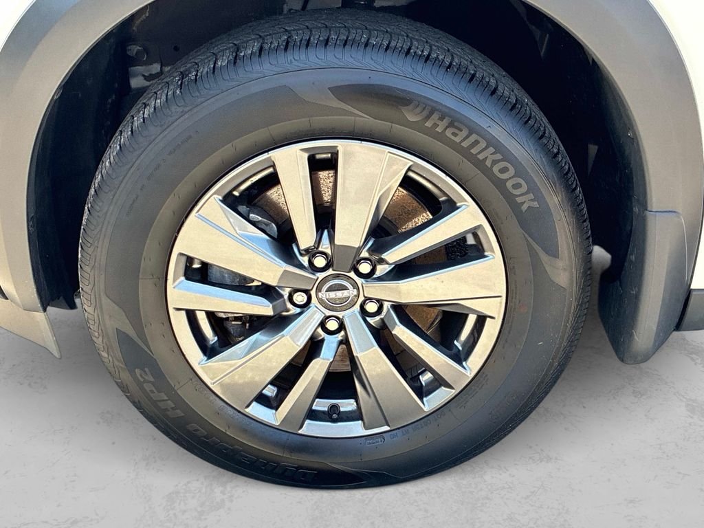 Used 2025 White Nissan S image 19