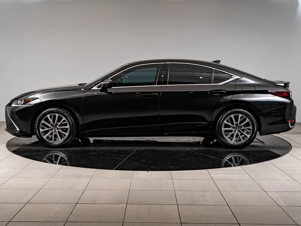 Used 2022 Graphite Black Lexus 300h image 5