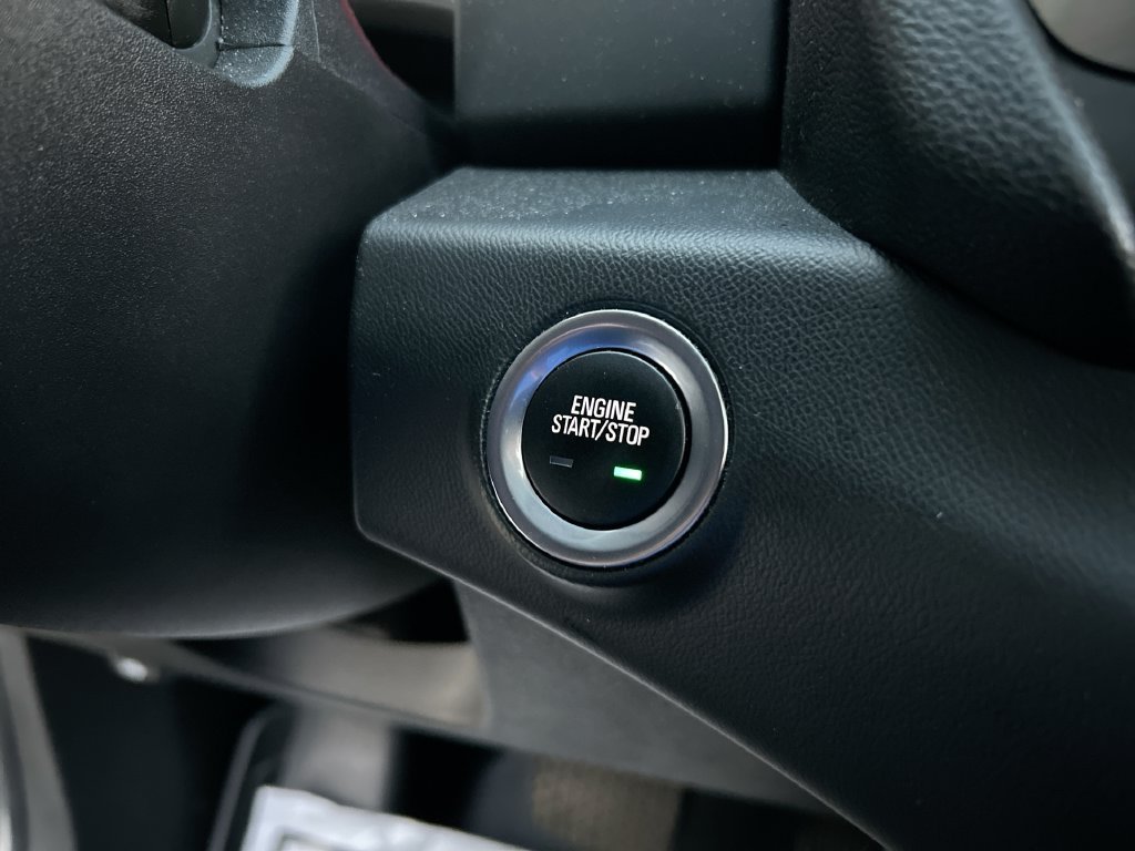 Used 2019 Silver GMC Denali image 21