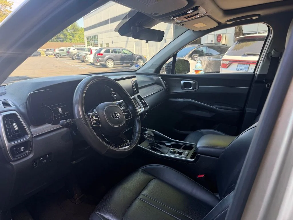 Used 2021 Crystal Beige Kia EX image 10