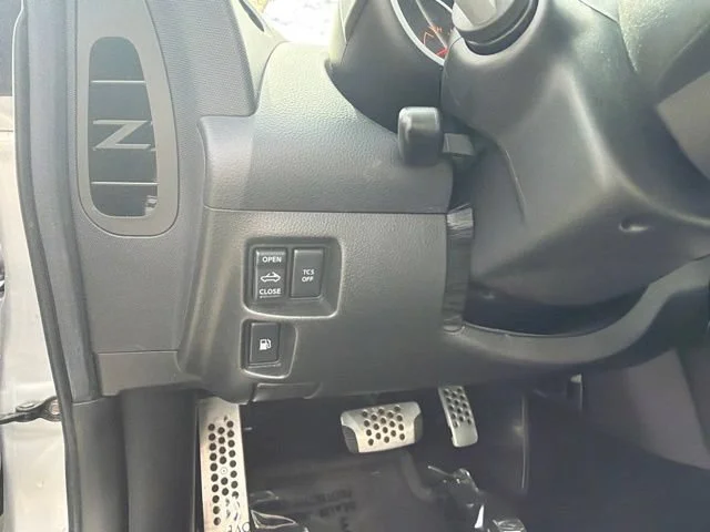 Used 2007 Silver Alloy Metallic Nissan Touring image 19
