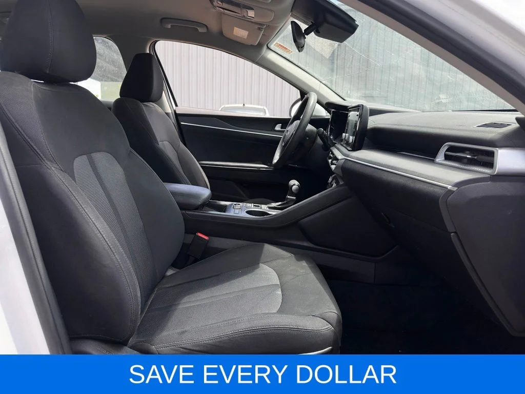 Used 2022 White Kia LXS image 12