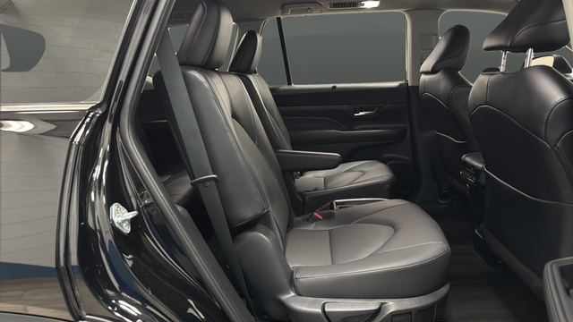 Used 2025 Midnight Black Metallic Toyota XLE image 25