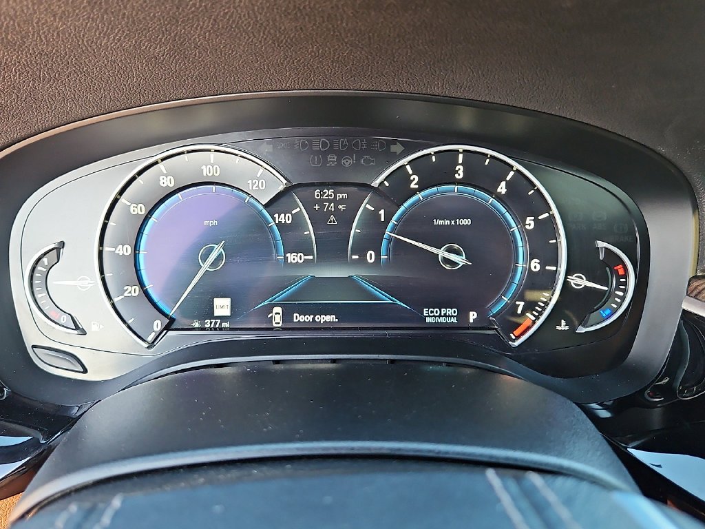Used 2018 White BMW 540i xDrive image 22