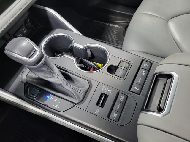 Used 2020 Black Toyota XLE image 20