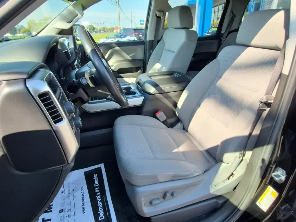 Used 2018 Black Chevrolet LT image 10
