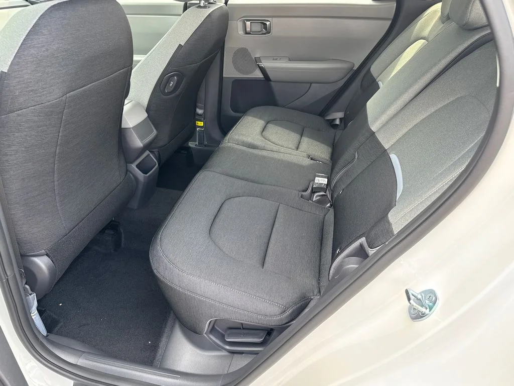 New 2027 Snow White Pearl Kia LX image 20
