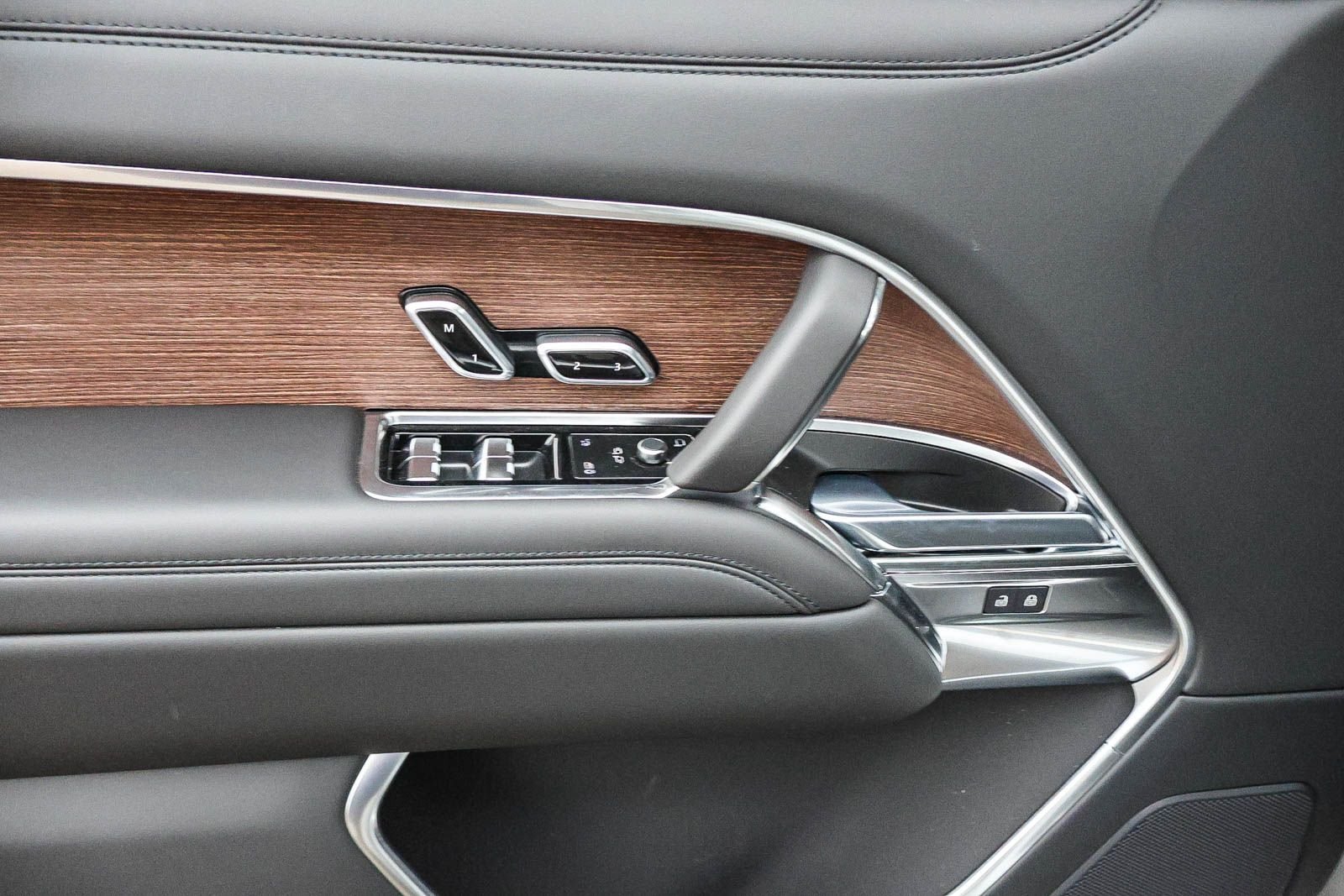 2025 Land Rover Range Rover SE - Photo 28