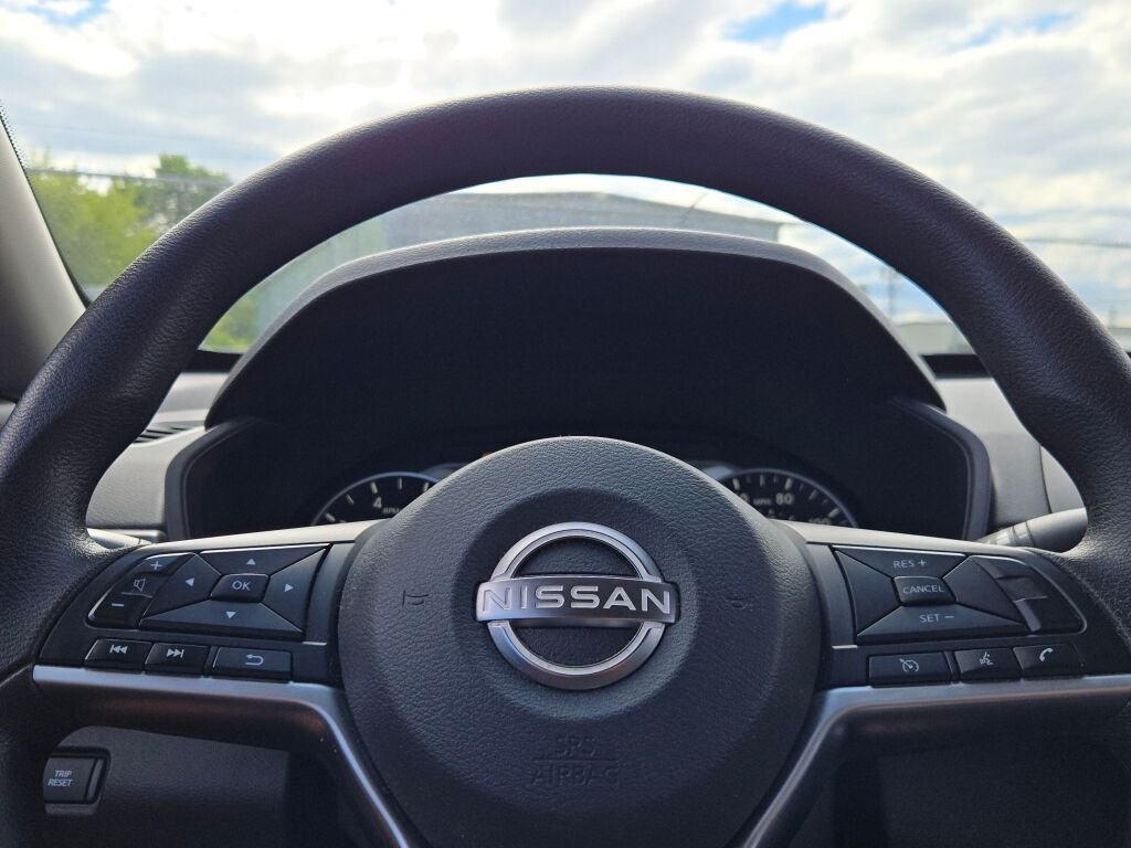 Used 2023 Silver Nissan 2.5 SV image 27